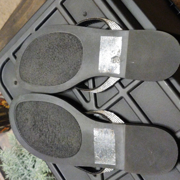 Torrid size 8 Black and Rhinestone Dressy Flip-Flops - Picture 3 of 5